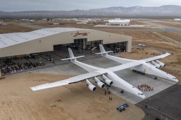  Самолёт Stratolaunch компании Scaled Composites на данный момент является самым большим самолётом в мире 